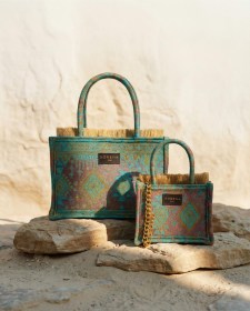 FEGARADA-MEDIUM-TOTE-BAG-5-1237x1536