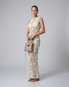 Generated-with-Kive.ai-THE-MODEL-KEEP-THE-BAGS-1237x1536