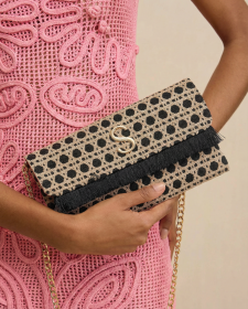 Generated-with-Kive.ai-ZOOM-THE-BAG-6-1237x1536