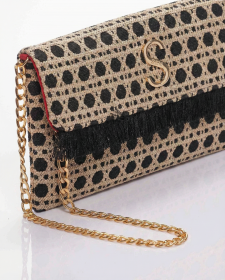 Generated-with-Kive.ai-ZOOM-THE-BAG-7-1237x1536