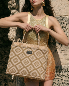 Generated-with-Kive.ai-pose-zoom-the-bag-1237x1536