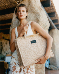 Generated-with-Kive.ai-zoom-to-the-bag-half-portrait-1237x1536