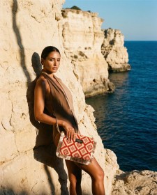 JUICY-CLUTCH-KALOKAIRAKI-1237x1536